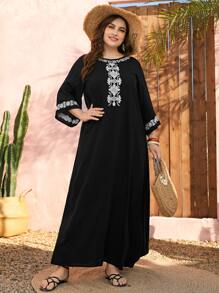 Al Najma Vestido túnica maxi amplio con mangas de trompeta y bordado floral para mujer talla grande - Negro - Ver 1