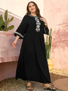 Al Najma Vestido túnica maxi amplio con mangas de trompeta y bordado floral para mujer talla grande - Negro - Ver 5