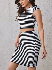 SHEIN Conjunto Falda con camiseta de rayas con abertura - Blanco y Negro - Ver 1