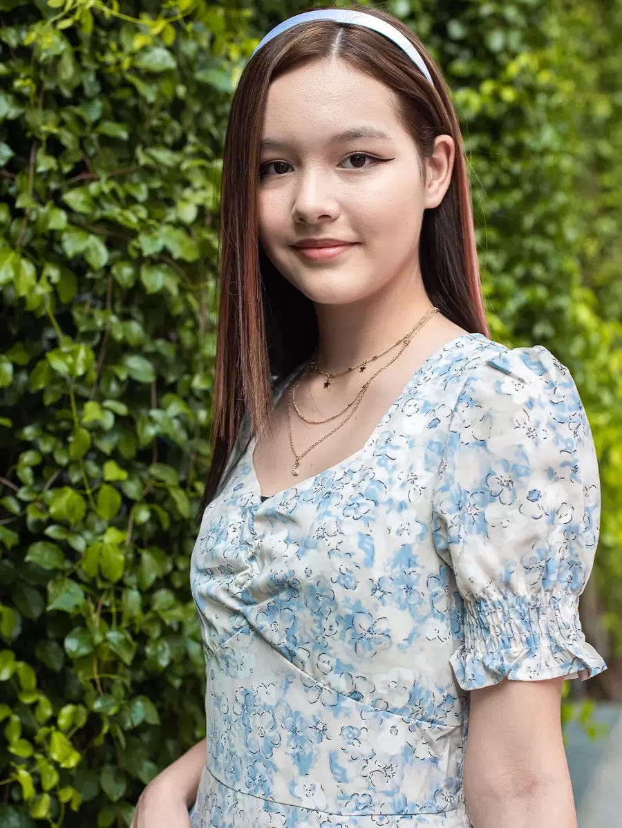 1ชิ้น ทูโทน ขาวพื้นกว้างสบายๆ แถบคาดผม ไรผ้า พับผม - สีขาว - ดู 1