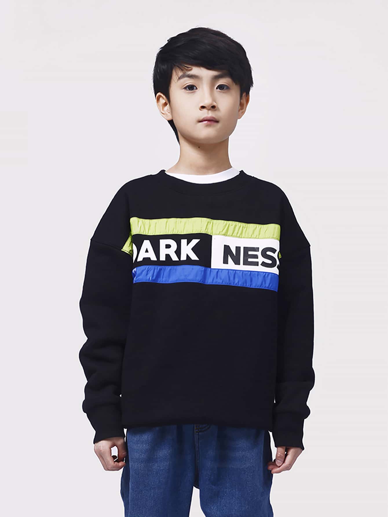 男孩字母圖案撞色落肩袖保暖套頭衫 - 黑色 - 查看 1