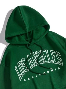 SHEIN EZwear Áo hoodie ấm áp Đồ họa Chữ cái Túi kangaroo Dây rút - màu xanh lá - Xem 3