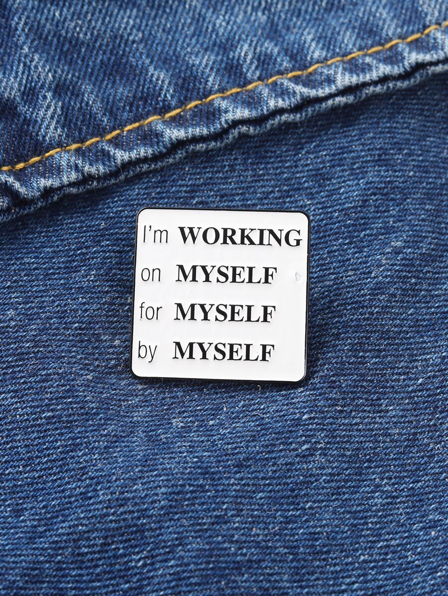 Slogan Graphic Brooch - Đen và trắng - Xem 1