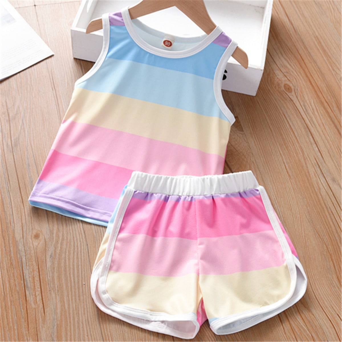 Camiseta Sin Mangas Y Pantalones Cortos De Rayas Arco Iris Para Niñas Jóvenes Con Contrastes De Color