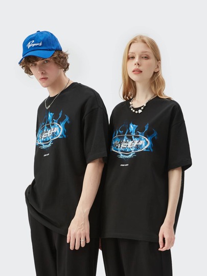 تي شيرت بجرافيك نار وعبارة منخفض الكتف للرجال