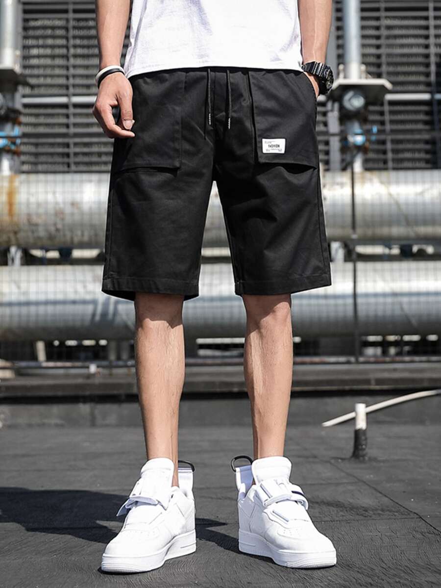 Manfinity 男士補丁細節斜口袋短褲 - 黑色 - 查看 1