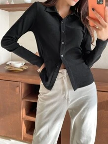 DAZY Áo sơ mi tay dài họa tiết cài nút trơn dành cho nữ - màu đen - Xem 3