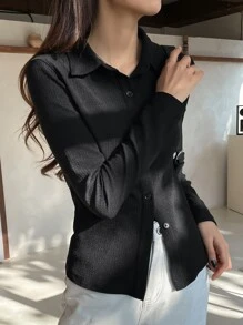 DAZY Áo sơ mi tay dài họa tiết cài nút trơn dành cho nữ - màu đen - Xem 6