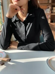 DAZY Áo sơ mi tay dài họa tiết cài nút trơn dành cho nữ - màu đen - Xem 7