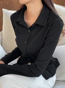 DAZY Áo sơ mi tay dài họa tiết cài nút trơn dành cho nữ - màu đen - Xem 8