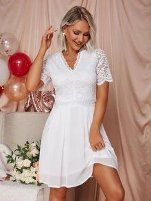 Eilly Bazar V領上身蕾絲洋裝