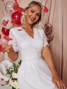 Eilly Bazar V領上身蕾絲洋裝