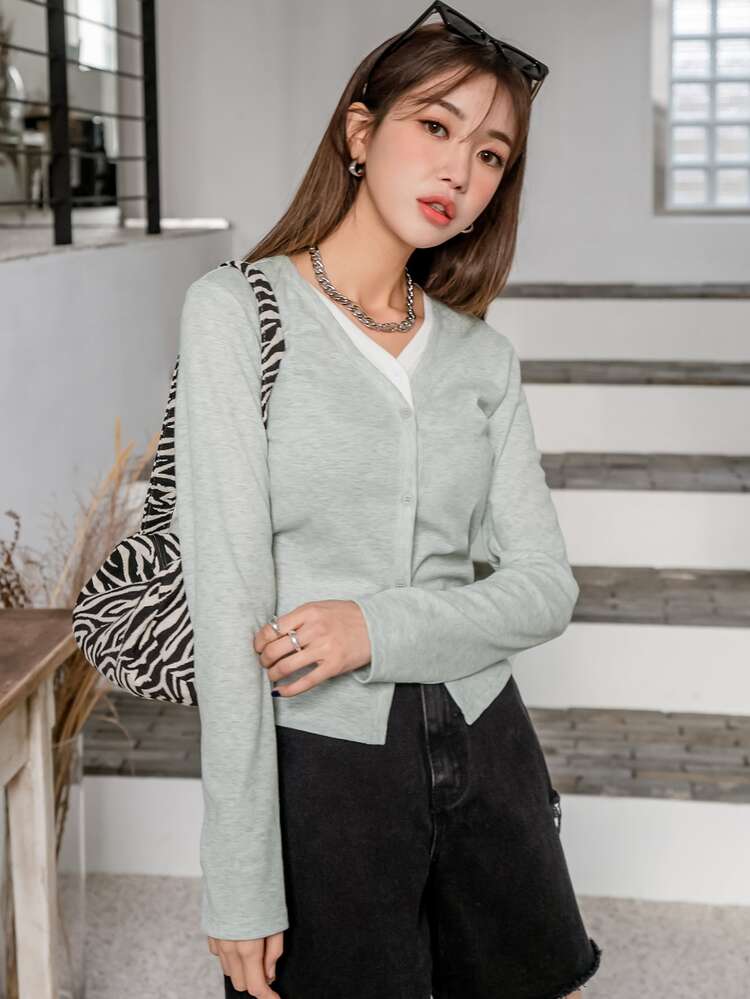 DAZY 前紐扣假兩件T恤 - 淺灰色 - 查看 6