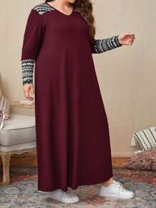 EMERY ROSE Plus Geo Print V Neck Long Sleeve Dress