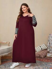 EMERY ROSE Plus Geo Print V Neck Long Sleeve Dress