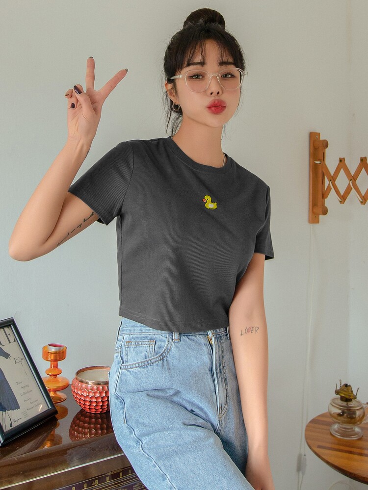 DAZY Camiseta corta pato con bordado tejido de canalé - Gris Oscuro - Añade 6