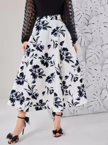 Modelyn Chân váy xòe họa tiết hoa - Đen và trắng - Xem 1