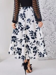 Modelyn Chân váy xòe họa tiết hoa - Đen và trắng - Xem 2