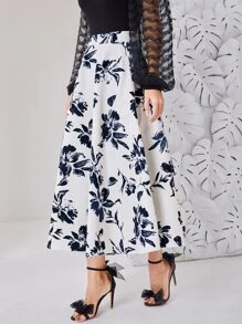 Modelyn Chân váy xòe họa tiết hoa - Đen và trắng - Xem 5