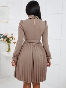 SHEIN Unity 高領荷葉袖百褶下擺繫腰帶洋裝 - 杏色 - 查看 2