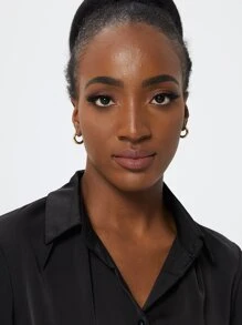 Minimalist Solid Hoop Earrings - Yellow Gold - View 3