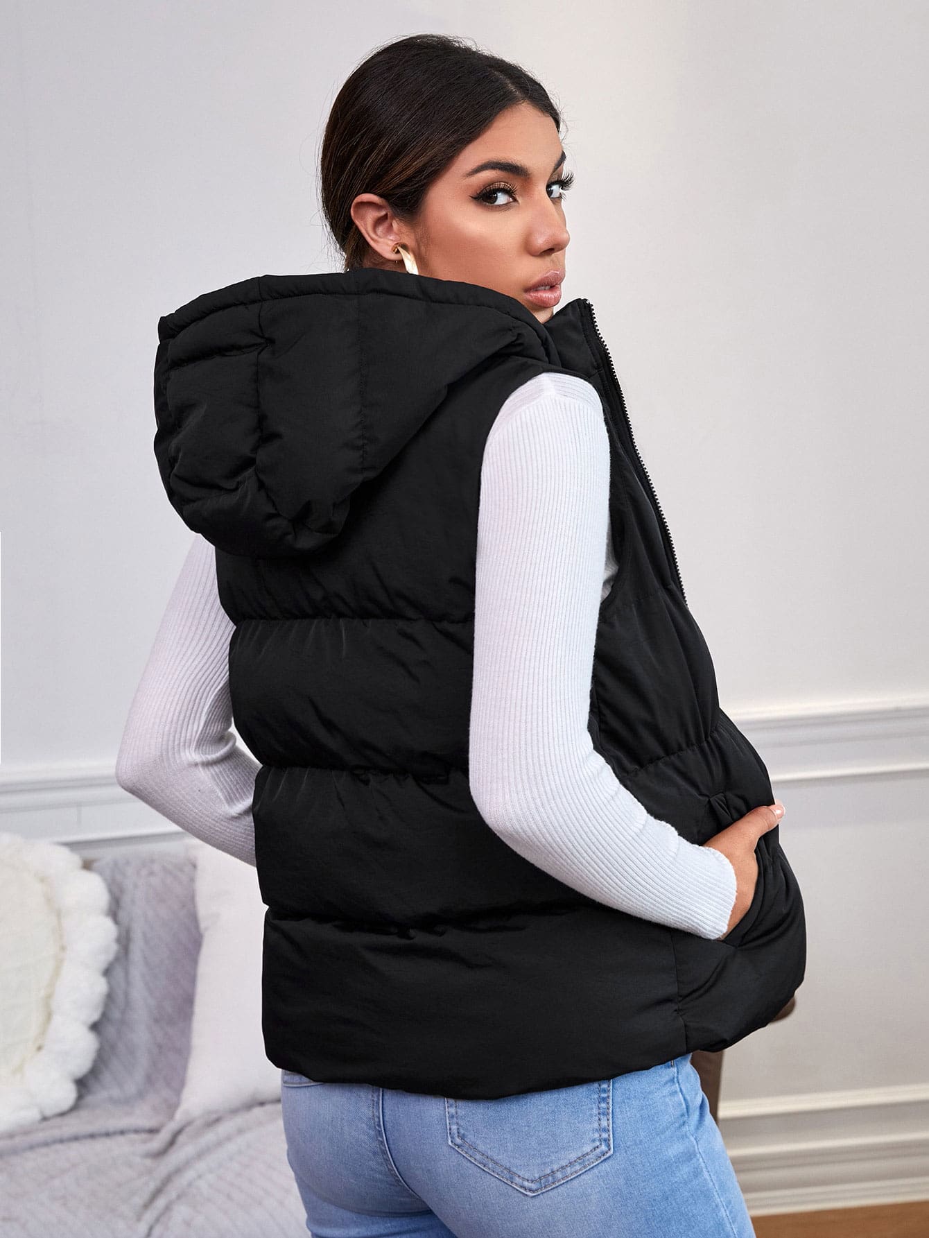 Zipper Up Slant Pocket Black Hooded Sleeveless Padded Coat In Fall/Winter Casual