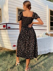 SHEIN Frenchy Allover Floral Square Neck Ruched Bust Puff Sleeve Split Thigh Dress Summer Vacation Flower Black Beach - Black - View 2