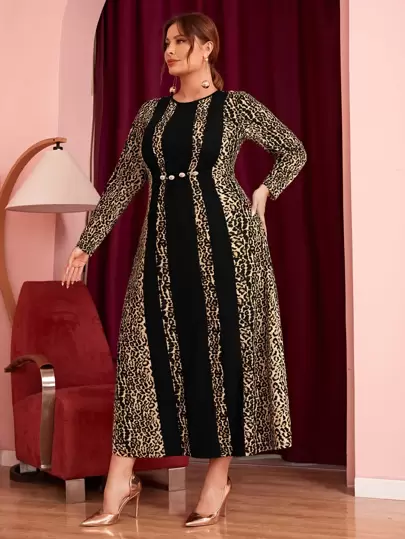 Mulvari Plus Rochie cu panouri leopard cu detaliu cu nasturi