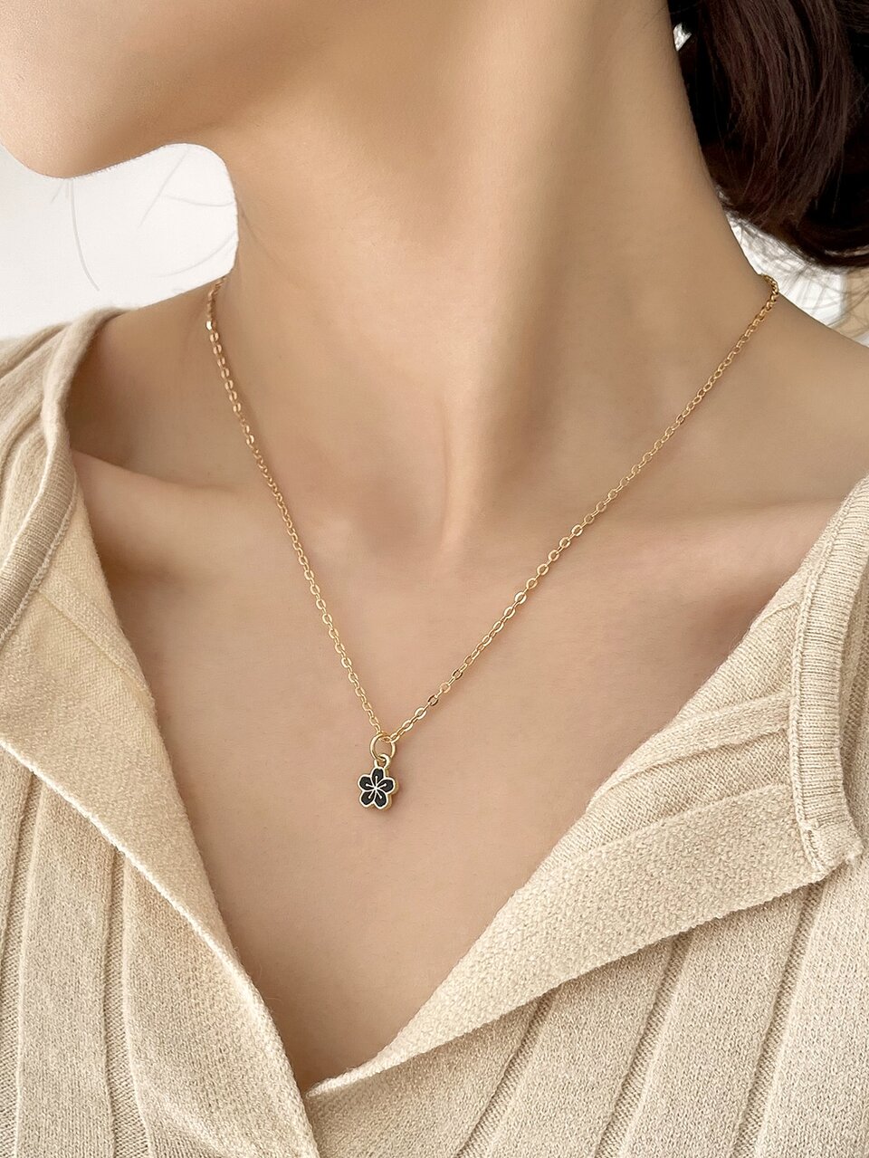 Flower Pendant Necklace
