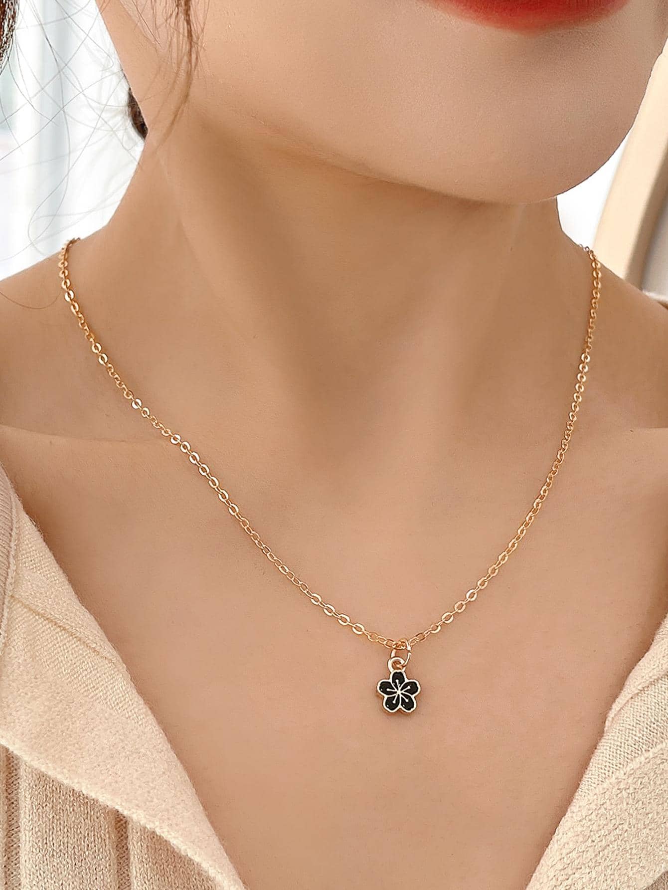 Flower Pendant Necklace