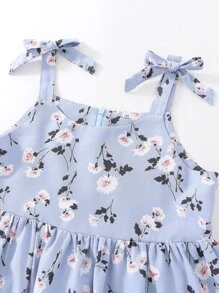 SHEIN 女孩印花肩部打結吊帶連衣裙