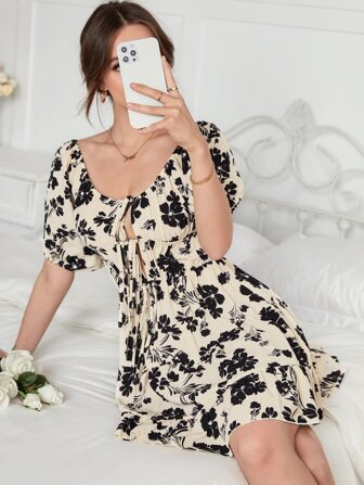 Robe à imprimé floral à nœud à manches bouffantes