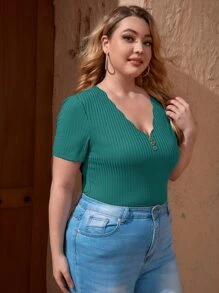 SHEIN LUNE Plus Scallop Edge Button Detail Tee - Green - View 5