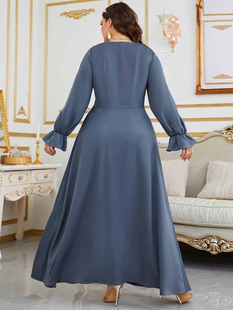 Al Najma 大碼凸花蕾絲貼花荷葉袖下擺開叉連衣裙 - 霧霾藍 - 查看 2