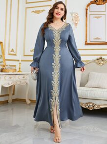 Al Najma 大碼凸花蕾絲貼花荷葉袖下擺開叉連衣裙 - 霧霾藍 - 查看 3