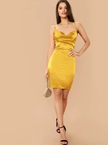 SHEIN Belle 垂褶領緞面吊帶洋裝