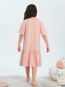 SHEIN فستان نوم بكتف منسدل وتشكيلة كرتون وحروف بنات