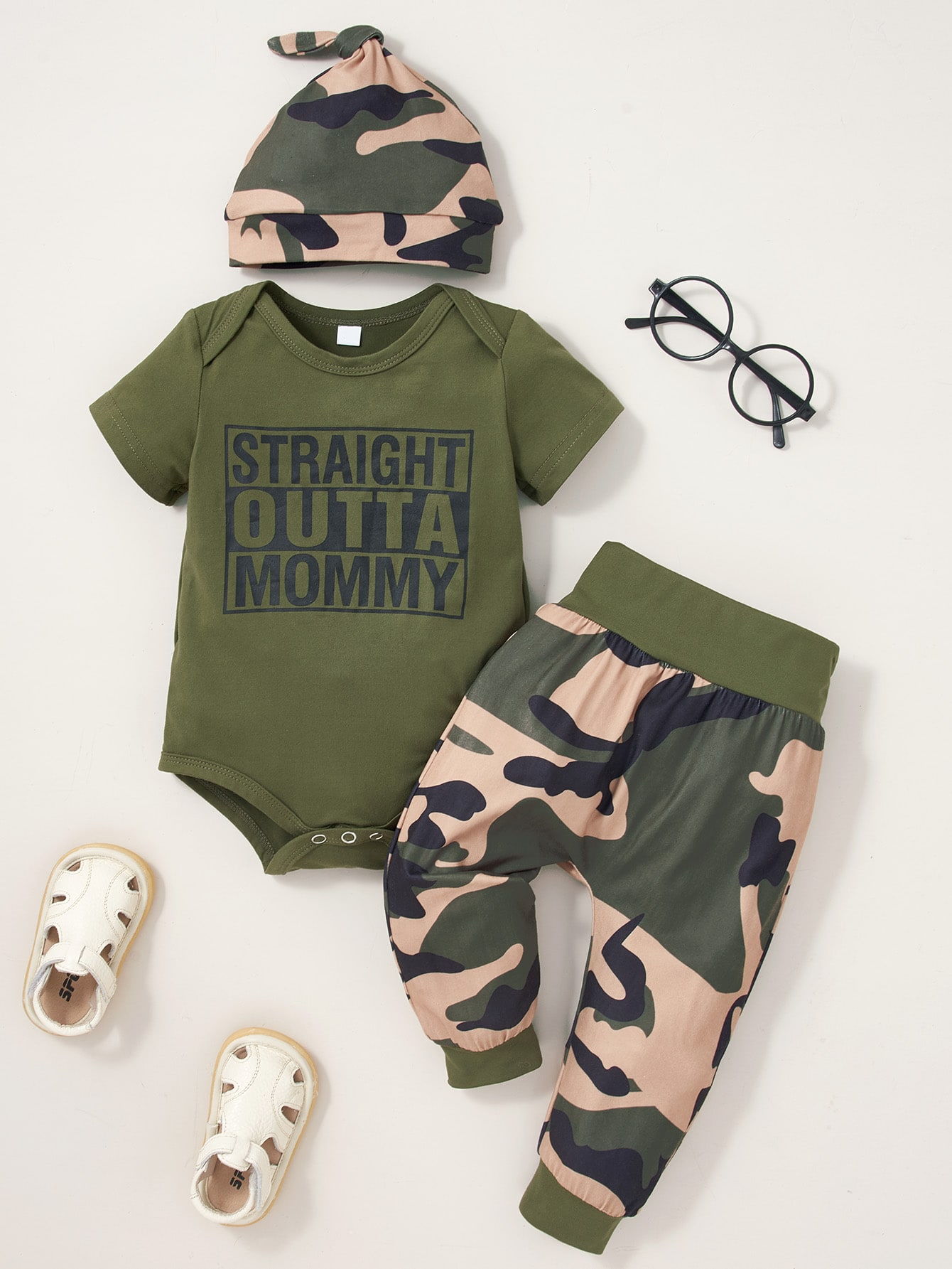 Baby Letter Graphic Bodysuit & Camo Print Sweatpants & Hat