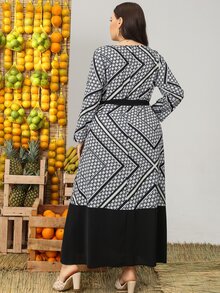 大碼圍巾圖案繫腰帶洋裝 - 黑與白 - 查看 2