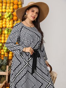 大碼圍巾圖案繫腰帶洋裝 - 黑與白 - 查看 4