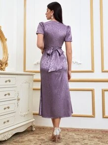 Modelyn 花卉圖案提花褶邊泡泡袖後綁帶緞面連衣裙 - 紫羅蘭色 - 查看 2