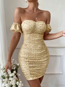 Chiquease Vestido mini corto de mujer ajustado con estampado floral menudo, hombros descubiertos, mangas abullonadas y drapeado - Amarillo - Ver 1