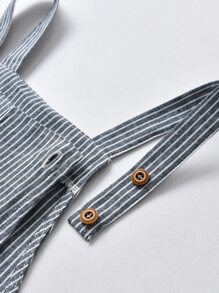 SHEIN Toddler Boys Solid Tee & Pinstriped Pocket Side Overall Romper