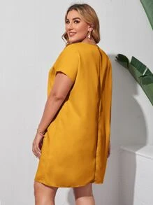 SHEIN LUNE 大碼鏤空v領素色連衣裙 - 芥末黃 - 查看 2