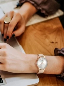 Luckyfox 单块干电池供电女士奢华休闲石英表，圆形表盘，简约风格，独特设计，适合日常佩戴和节日礼物，可作为返校学生的礼物 - 杏色 - 查看 6