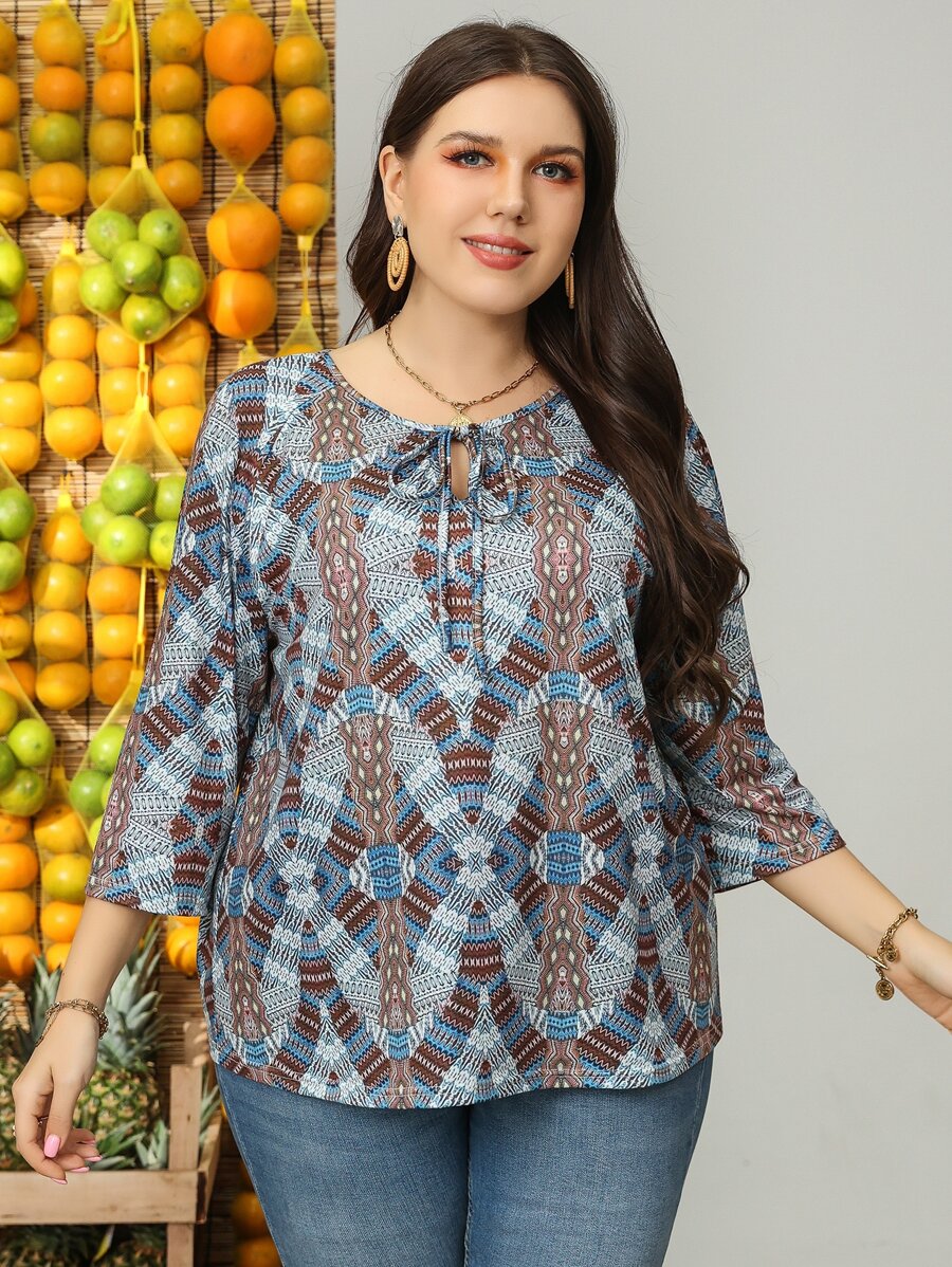 SHEIN LUNE Camiseta de cuello con cordón de manga raglán con estampado de rombo y cheurón - Multicolor - Ver 1