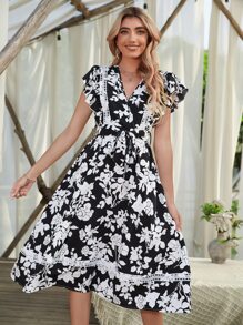花卉圖案蝴蝶袖繫腰帶洋裝 - 黑與白 - 查看 1