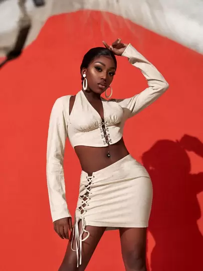 Slaydiva Bộ đồ hai mảnh nữ Bất đối xứng Thắt nút Ren lên Thùa khuyết Nút phía trước màu trơn Gợi cảm