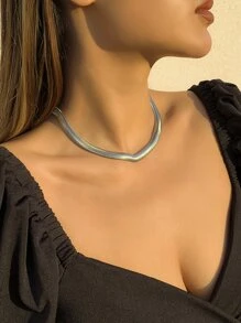 Minimalist Metallic Necklace - Silver - View 2