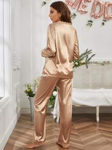 缎面蕾丝花边睡衣套装，秋冬服装